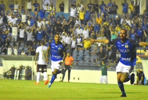 São José ficará meses sem o meia que sofreu contusão 10