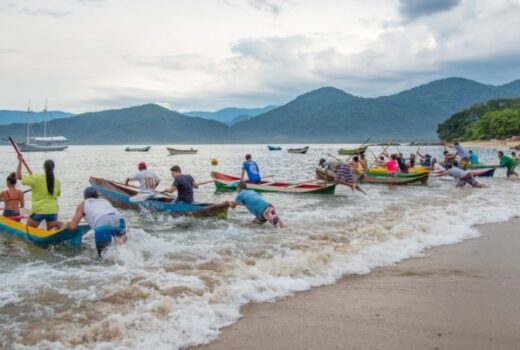 Ubatuba já está em festa e com corrida de canoas 6