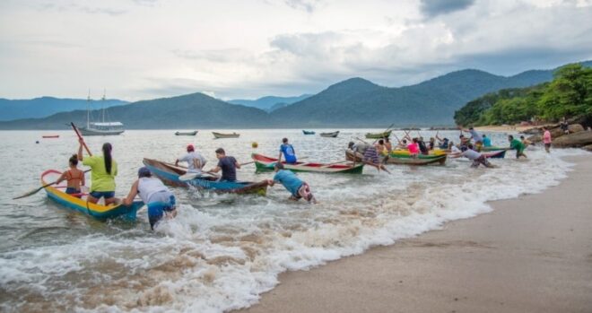 Ubatuba já está em festa e com corrida de canoas 1