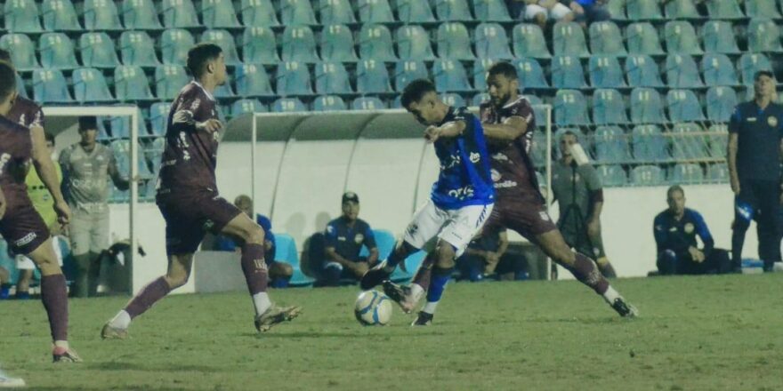 São José desencanta goleando e subindo na classificação 1