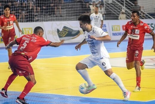 Taubaté Futsal fica no empate marcando no fim 12