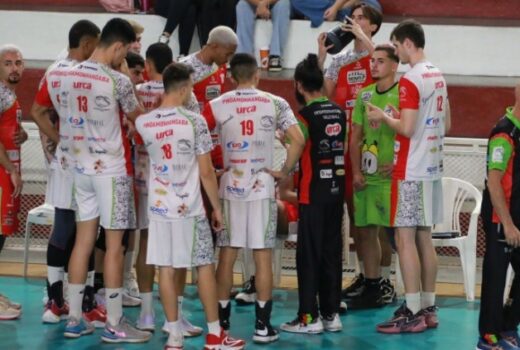 Vôlei de Pinda segue bem posicionado na base 10