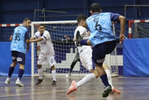Futsal da região tem três times em quadra 8