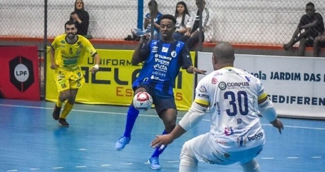 Futsal da região tem três times em quadra 3