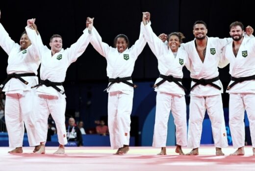 Judoca joseense é bronze por equipes em Paris 10