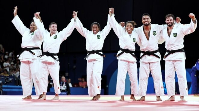 Judoca joseense é bronze por equipes em Paris 1