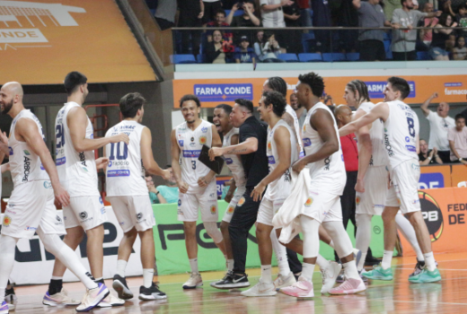 Basquete joseense comemora e recebe tabela 5