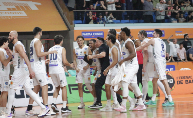 Basquete joseense comemora e recebe tabela 1