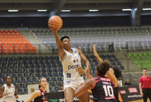 Basquete feminino joseense leva virada em casa 8