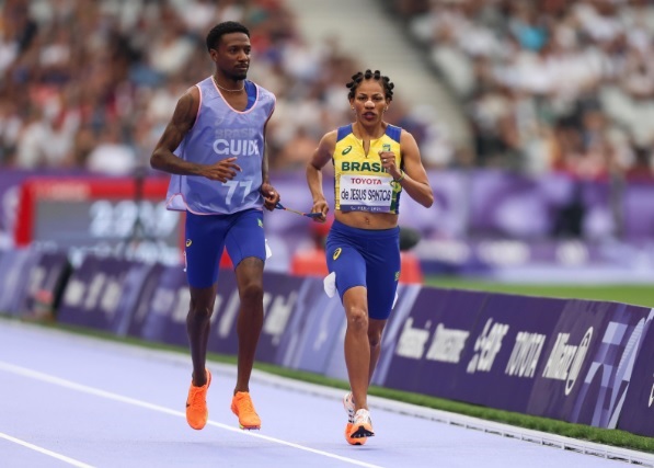 Paratleta taubateano comemora medalha de bronze 3