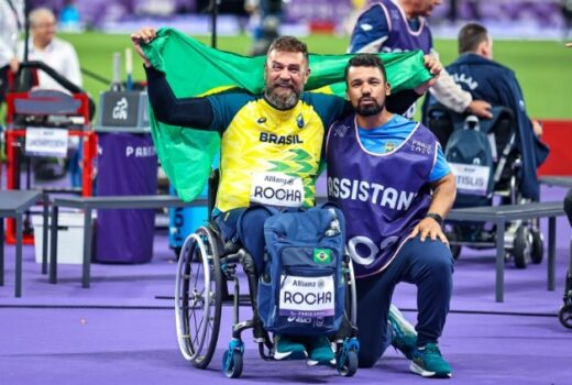Paratleta taubateano comemora medalha de bronze 8