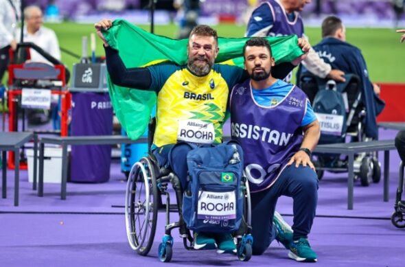 Paratleta taubateano comemora medalha de bronze 1