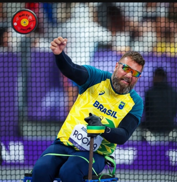 Paratleta taubateano comemora medalha de bronze 2