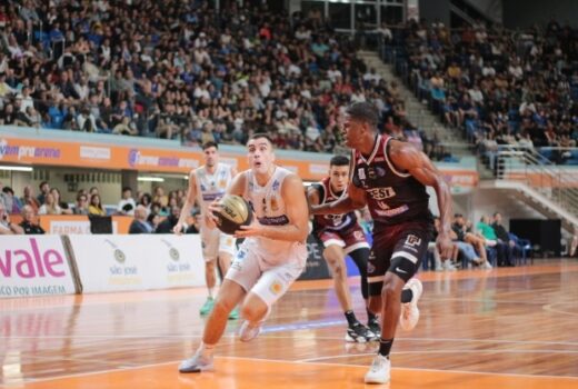 São José Basketball abre finais perdendo em casa 8