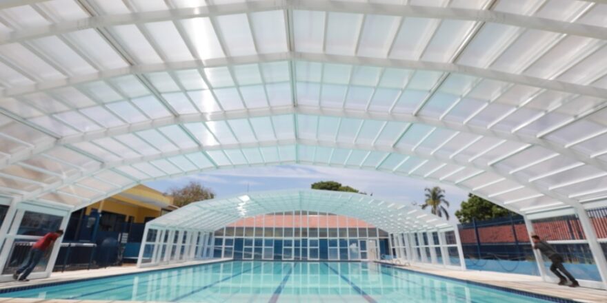 Piscina de cobertura retrátil está quase pronta 1