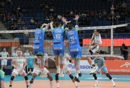 Vôlei São José sente a força do Sada Cruzeiro 13
