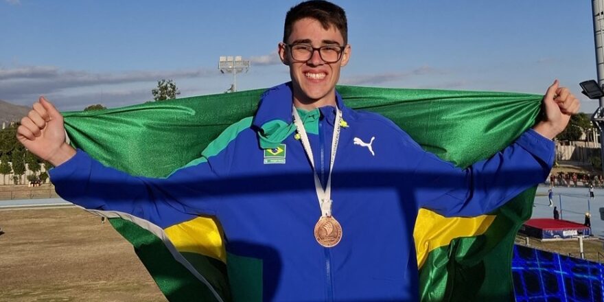 Atleta joseense traz medalha representando o país 1