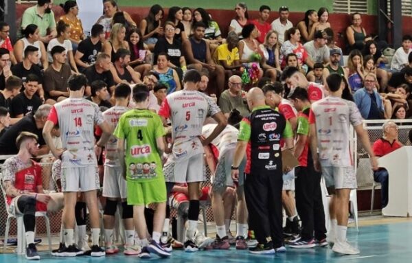 Vôlei Pinda fica a uma vitória do título do sub-21 1