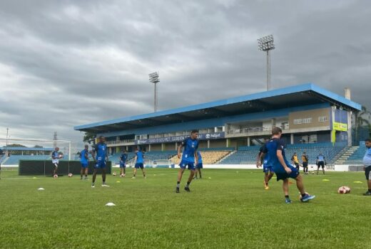 São José tem desafio pela primeira vitória fora 8