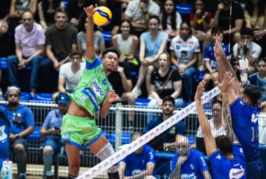 Vôlei São José inicia returno perdendo em Minas 9