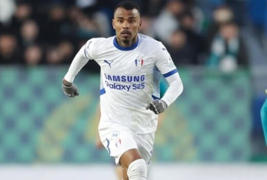 Ex-atacante do São José já estreou na Ásia 17