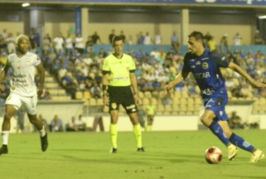 São José joga mal e com derrota em casa sai do G8 2