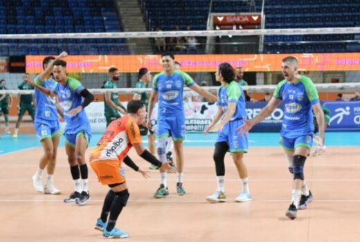Vôlei São José vira e vence partida crucial 8
