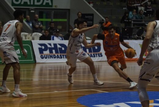 São José Basketball confirma vitória no fim 12