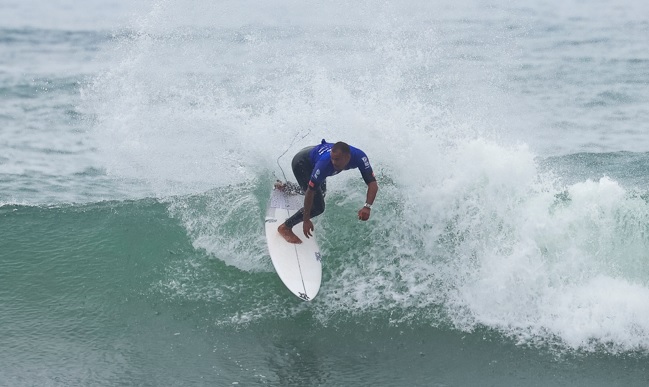 Surfe em Ubatuba teve dia de manobras aéreas 3