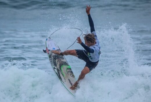 Surfista da casa garante festa na Itamambuca 3