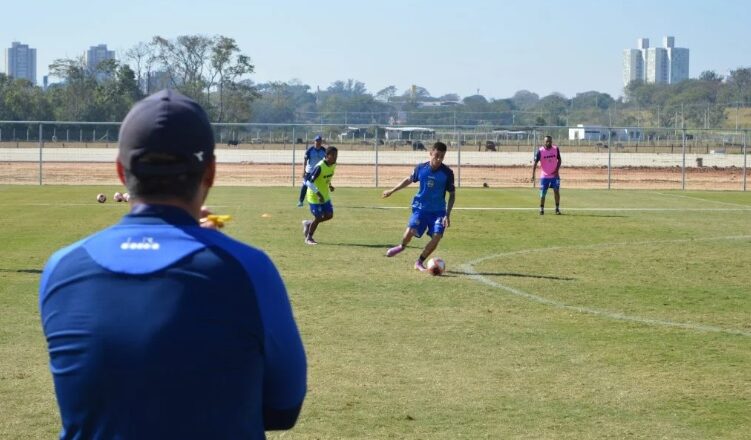 Times do clássico avaliam contundidos e reforços 1