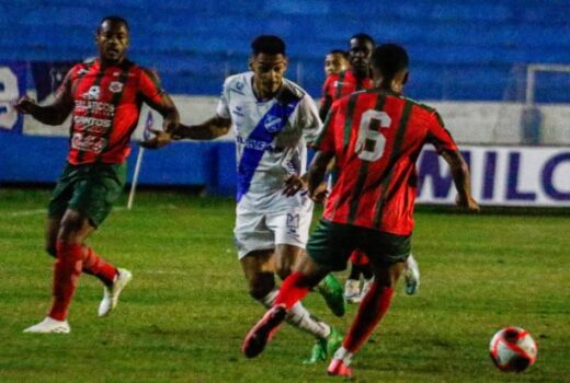 Taubaté empata no minuto final e quase vira 10