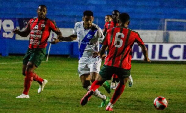 Taubaté empata no minuto final e quase vira 1