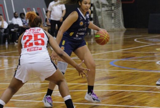 Basquete feminino perde visitando um favorito 10