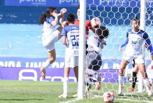 Futebol feminino da região jogou por torneios 9