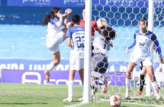 Futebol feminino da região jogou por torneios 1