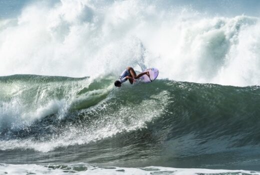 Surfista do Litoral Norte segue firme no Mundial 10