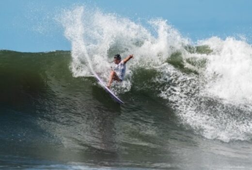 Seleção do surfe segue completa no Mundial 12