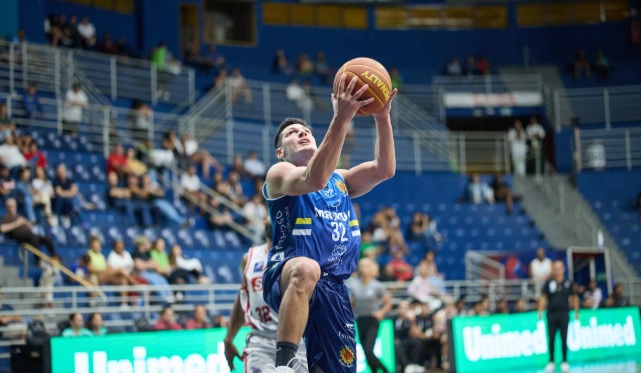 São José Basketball começa mal e perde em Franca 1