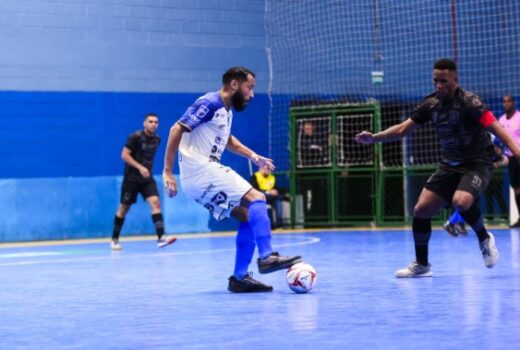 Pinda goleia em São José no mata-mata do futsal 8