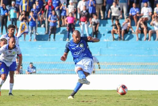 São José confirma um e anuncia saída de outro 11