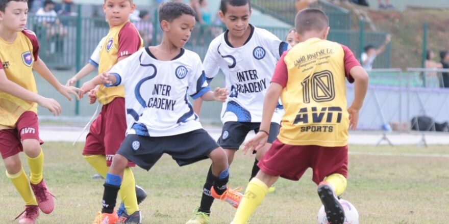 Futebol de menores tem festival no domingo 1