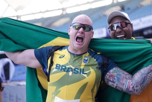 Gigante taubateano segue medalhista de Mundial 8