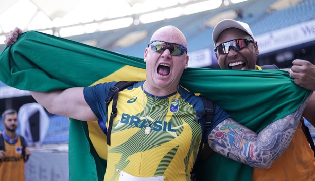 Gigante taubateano segue medalhista de Mundial 1