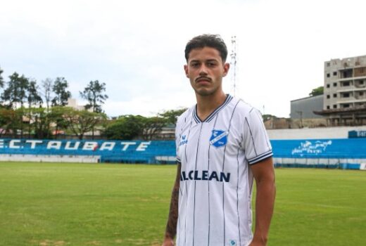 Taubaté anuncia chegada de jovem lateral 13