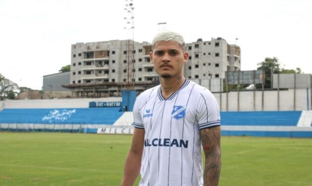 Taubaté anuncia atacante de três desafios no ano 1