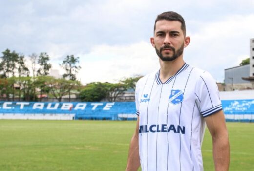 Taubaté contrata experiente volante e ex-adversário 9