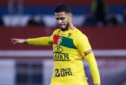 Taubaté apresenta lateral e chega a 10 jogadores 5