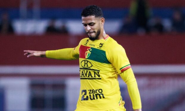 Taubaté apresenta lateral e chega a 10 jogadores 1