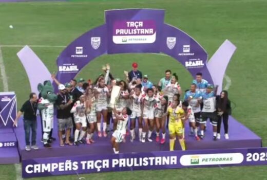 Pinda festeja título da Taça Paulistana 9